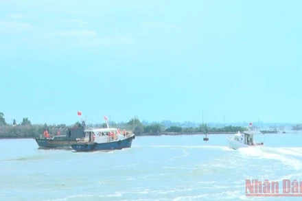 Quang cảnh buổi diễn tập tại khu vực cảng Chu Lai.