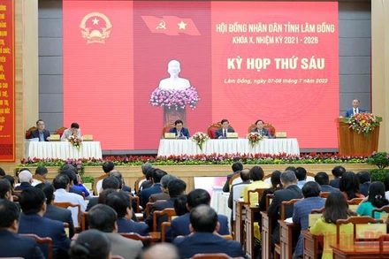 Quang cảnh phiên chất vấn và trả lời chất vấn tại Kỳ họp thứ sáu, Hội đồng nhân dân tỉnh Lâm Đồng khóa 10.