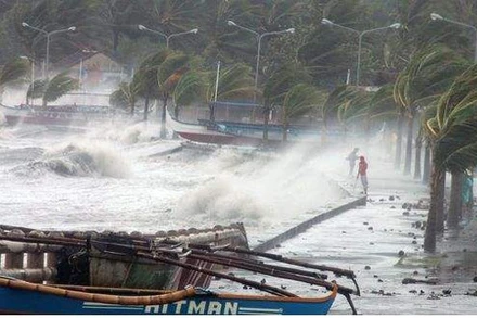 Hình ảnh cơn bão Chaba khi đổ bộ vào tỉnh Quảng Đông, Trung Quốc. (Nguồn: data.cma.cn/Báo Thế giới và Việt Nam)