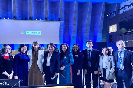 Đoàn Việt Nam tham dự Kỳ họp Đại hội đồng lần thứ 9 các quốc gia thành viên Công ước Bảo vệ di sản văn hóa phi vật thể diễn ra tại Trụ của UNESCO ở Paris từ ngày 5 đến 7/7.