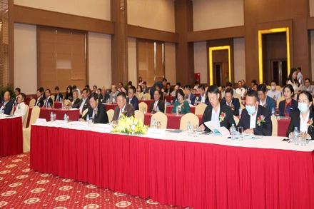 Đại diện Đại sứ quán, chính quyền một số tỉnh của Lào và hàng chục doanh nghiệp Việt Nam tại Đại hội. (Ảnh: Duy Toàn)