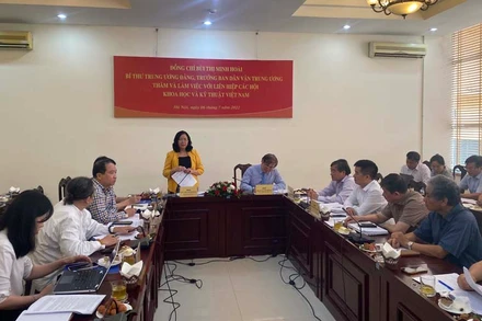 Quang cảnh buổi làm việc.