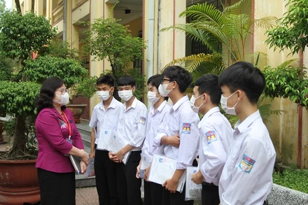 Giám thị phải có kỹ năng tốt để kiểm soát việc sử dụng công nghệ cao