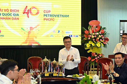 Tổng Biên tập Báo Nhân Dân Lê Quốc Minh phát biểu tại buổi họp báo. (Ảnh DUY LINH)