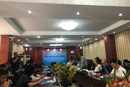 Đông đảo các tác giả trẻ trong nam, ngoài bắc đã đến dự hội thảo.