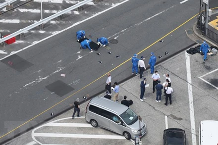 Hiện trường cựu Thủ tướng Nhật Bản Abe Shinzo bị tấn công tại thành phố Nara, ngày 8/7/2022. (Ảnh: AFP/TTXVN)