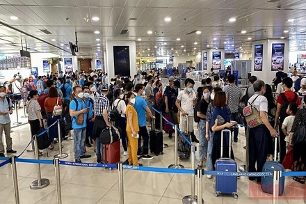 Nhu cầu đi lại bằng đường hàng không đang tăng trưởng mạnh mẽ, đồng nghĩa số vụ việc hành khách trục trặc giấy tờ tùy thân cũng tăng theo.