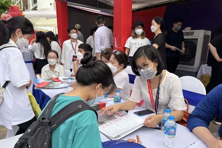 Trường Đại học Phenikaa tư vấn tuyển sinh.