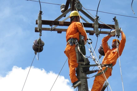 Các đơn vị điện lực phía Nam chuẩn bị phương án đảm bảo điện phục vụ cho trên 630 điểm thi Kỳ thi THPT Quốc gia năm 2022.