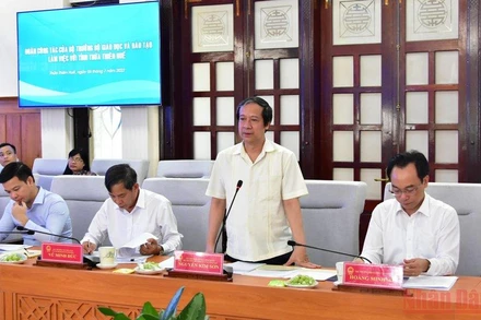 Bộ trưởng Nguyễn Kim Sơn đánh giá cao công tác chuẩn bị Kỳ thi tốt nghiệp THPT quốc gia của tỉnh Thừa Thiên Huế. 