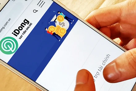 Cần kiểm soát chặt chẽ dịch vụ cho vay tiền qua app, không để biến tướng thành tín dụng đen. (Ảnh: Khả Hòa)