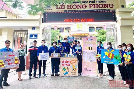 Các đội tình nguyện tại Hải Phòng ra quân tiếp sức mùa thi 2022.