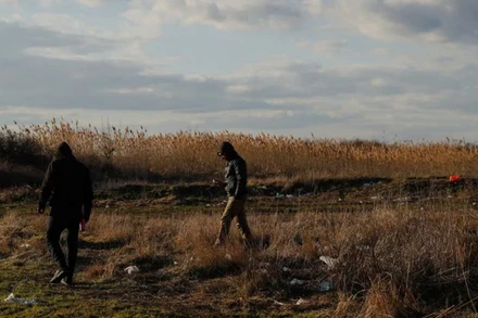 Người di cư ở khu vực biên giới của Serbia. (Nguồn: Reuters)