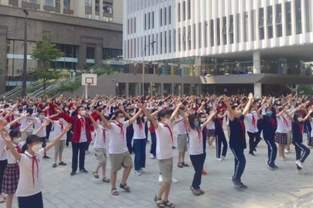 Học sinh Trường THCS Cầu Giấy (Hà Nội) với hoạt động thể dục giữa giờ. Ảnh: Trường THCS Cầu Giấy