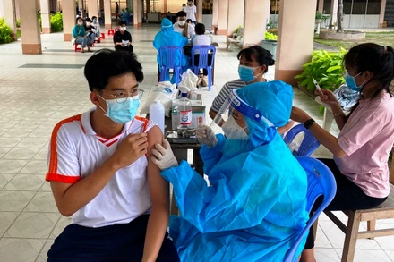 An Giang tổ chức tiêm mũi 1 cho học sinh đạt 100,7%.