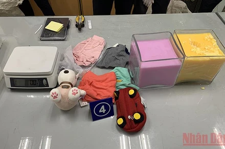 Ma túy được nguỵ trang tinh vi trong sáp thơm và các vật dụng gia đình.