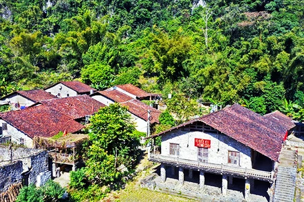 Làng đá nhìn từ trên cao.