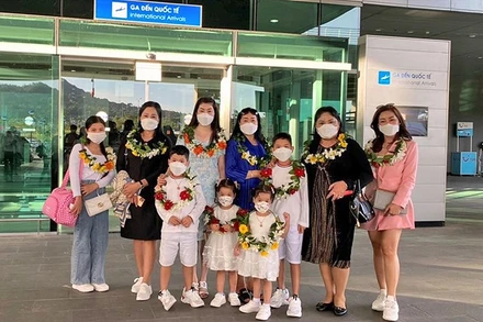 Đoàn du khách Lào có hành trình tham quan 4 ngày 3 đêm tại đảo ngọc Phú Quốc. 