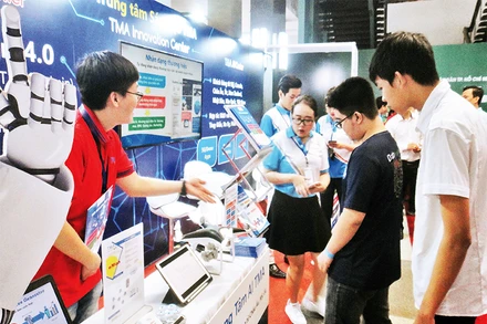 Triển lãm các giải pháp ứng dụng công nghệ 4.0 cho doanh nghiệp. (Ảnh chụp trước khi dịch Covid-19 bùng phát)