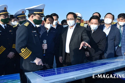 Thủ tướng Phạm Minh Chính đến thăm và khảo sát Khu bến cảng container quốc tế Lạch Huyện (Hải Phòng). Ảnh: Trần Hải 