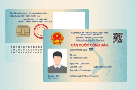 Người dân có thể gọi 1900 0368 để được cán bộ Công an giải đáp vướng mắc về việc cấp căn cước công dân gắn chip. (Ảnh minh họa)