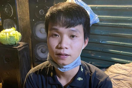 Đối tượng dùng dao cứa cổ tài xế taxi để cướp tài sản.