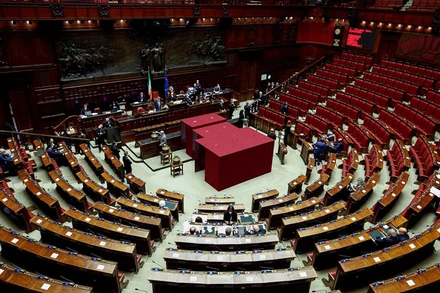 Các đại cử tri tham gia bỏ phiếu bầu Tổng thống Italia ngày 29/1. (Ảnh Reuters)