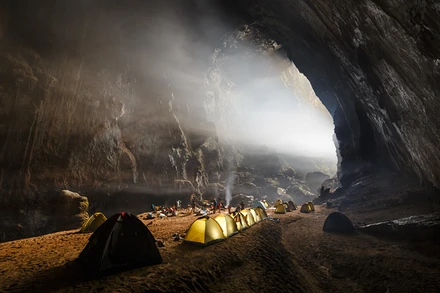 Bãi cắm trại trong hang Sơn Đoòng. (Ảnh: Ryan Deboodt)