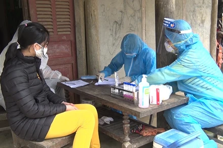 Người trở về Tuyên Quang dịp Tết Nguyên đán Nhâm Dần phải xét nghiệm Covid-19.