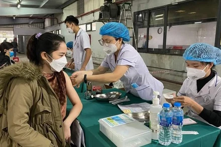 Nghệ An tập trung đẩy nhanh tiến độ tiêm vaccine ngừa Covid-19. (Ảnh: Tiến Hùng)