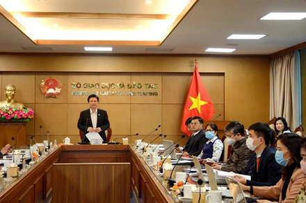Thứ trưởng Giáo dục và Đào tạo Nguyễn Hữu Độ phát biểu tại cuộc họp. (Ảnh: Bộ Giáo dục và Đào tạo)