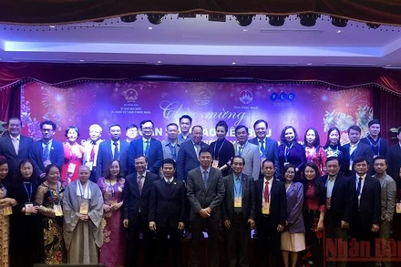 Đoàn kiều bào tiêu biểu thăm tỉnh Vĩnh Phúc. 