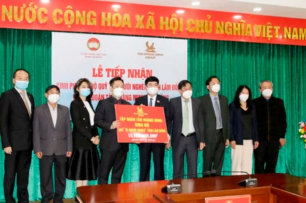 Tập đoàn Tân Hoàng Minh ủng hộ Quỹ “Vì người nghèo” tỉnh Lâm Đồng năm 2022.