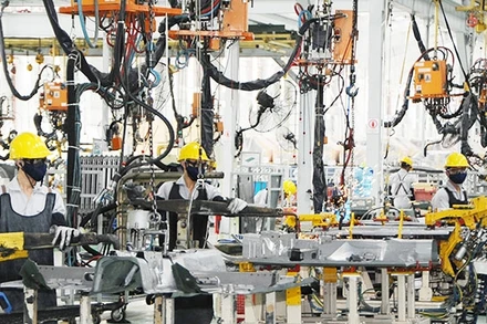 Để tận dụng lợi ích từ CPTPP, doanh nghiệp cần cải thiện năng lực cạnh tranh. Ảnh: LAM ANH