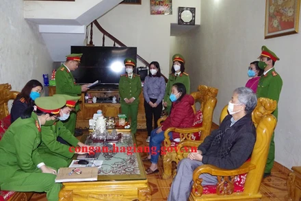 Cơ quan cảnh sát điều tra bắt giam bị can Nguyễn Thị Hồng Vân. (Ảnh: Công an tỉnh Hà Giang)