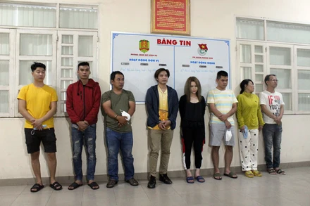 8 đối tượng bị bắt giữ khẩn cấp để điều tra hành vi môi giới mại dâm.
