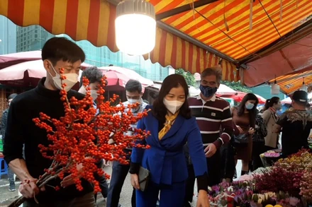 Lãnh đạo Sở Công thương Hà Nội kiểm tra chợ hoa Quảng An.