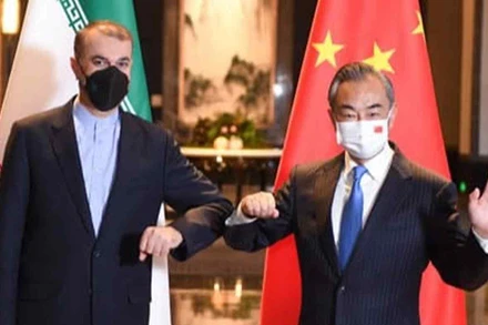 Bộ trưởng Ngoại giao Trung Quốc gặp Bộ trưởng Ngoại giao Iran. Nguồn: Nikkei Asia