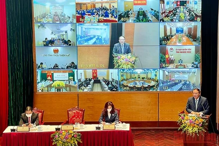 Bộ trưởng Văn hóa, Thể thao và Du lịch phát biểu tại hội nghị.