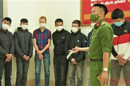 Một số học sinh, thanh thiếu niên trong vụ hỗ chiến tại cơ quan Công an.