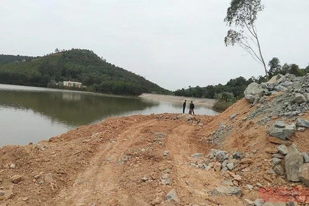 Diện tích lấn chiếm trái phép tại hồ Trại Trâu.