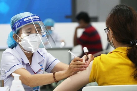 Tập trung chỉ đạo, triển khai “Thần tốc” và “Thần tốc hơn nữa” trong việc tổ chức việc tiêm vaccine phòng Covid-19 mũi 3 cho người từ 18 tuổi trở lên và mũi 2 cho trẻ em từ 12-17 tuổi.