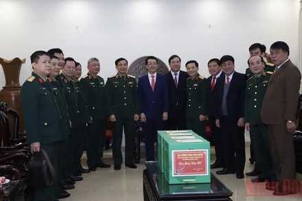 Đại tướng Phan Văn Giang thăm, chúc Tết và trao quà Tết tại huyện Nam Trực (Nam Định).