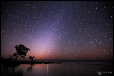 Mưa sao băng Quadrantids trên vùng biển Florida năm 2012. Ảnh: Jeffrey Berkes.