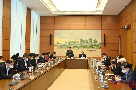 Quang cảnh phiên thảo luận ở tổ 3. (Ảnh: Duy Linh)