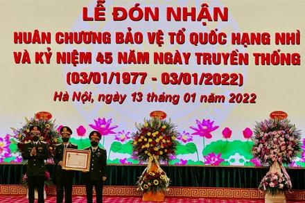 Lễ đón nhận Huân chương Bảo vệ Tổ quốc hạng nhì và kỷ niệm 45 năm Ngày truyền thống. 