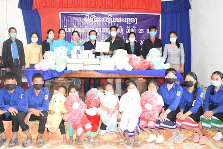 Một hoạt động trong Lễ kỷ niệm Ngày Quốc tế xóa bỏ bạo lực đối với phụ nữ tại Lào. (Ảnh: Pasaxon)