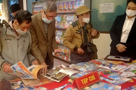 Độc giả tham quan Hội báo Xuân Nhâm Dần tỉnh Thái Nguyên 2022.