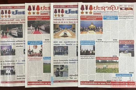 Báo chí Lào trong ngày 10 và 11/1 đưa đậm nét về chuyến thăm Việt Nam của Thủ tướng Lào Phankham Viphavanh. (Ảnh: DUY TOÀN)
