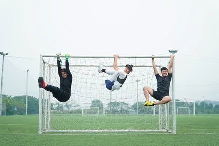 Ba diễn viên Hà Việt Dũng, Nhan Phúc Vinh và Tuấn Tú trong phim. (Ảnh: VFC)